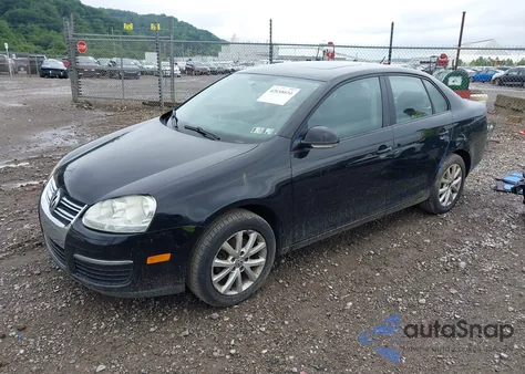 2010 Volkswagen Jetta Limited Edition z USA, uszkodzony, nr VIN 3VWRZ7AJXAM098463